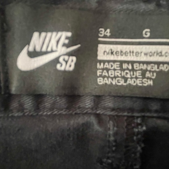 Nike SB Shorts Size 34 - Picture 2 of 3